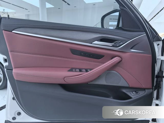 BMW 5 series 2024 Белый из Китая, фото 3