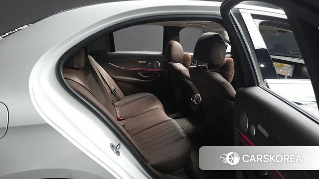 Mercedes-Benz E-Class W213 2018 Белый из Кореи, фото 3