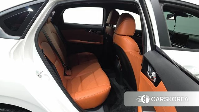 Kia The New K3 2nd generation 2023 Белый из Кореи, фото 3