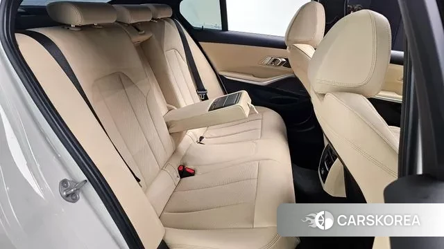 BMW 3 Series (G20) 2023 Белый из Кореи, фото 3