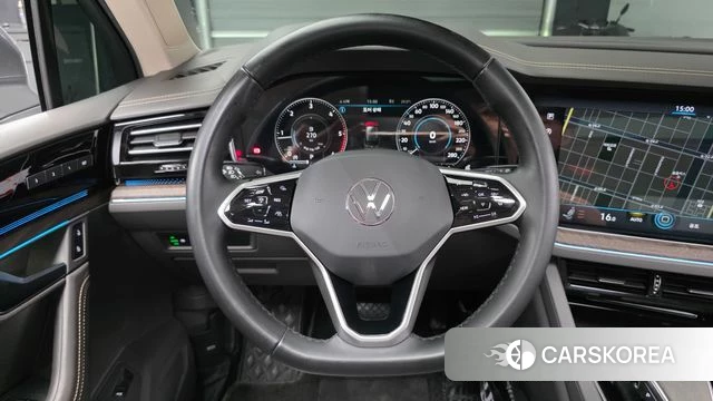 Volkswagen Touareg 3rd generation 2023 Серый из Кореи, фото 3