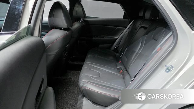 Hyundai The New Avante (CN7) 2024 Серебристо-серый из Кореи, фото 3