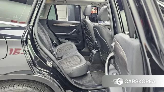 BMW X1 (F48) 2021 Черный из Кореи, фото 3