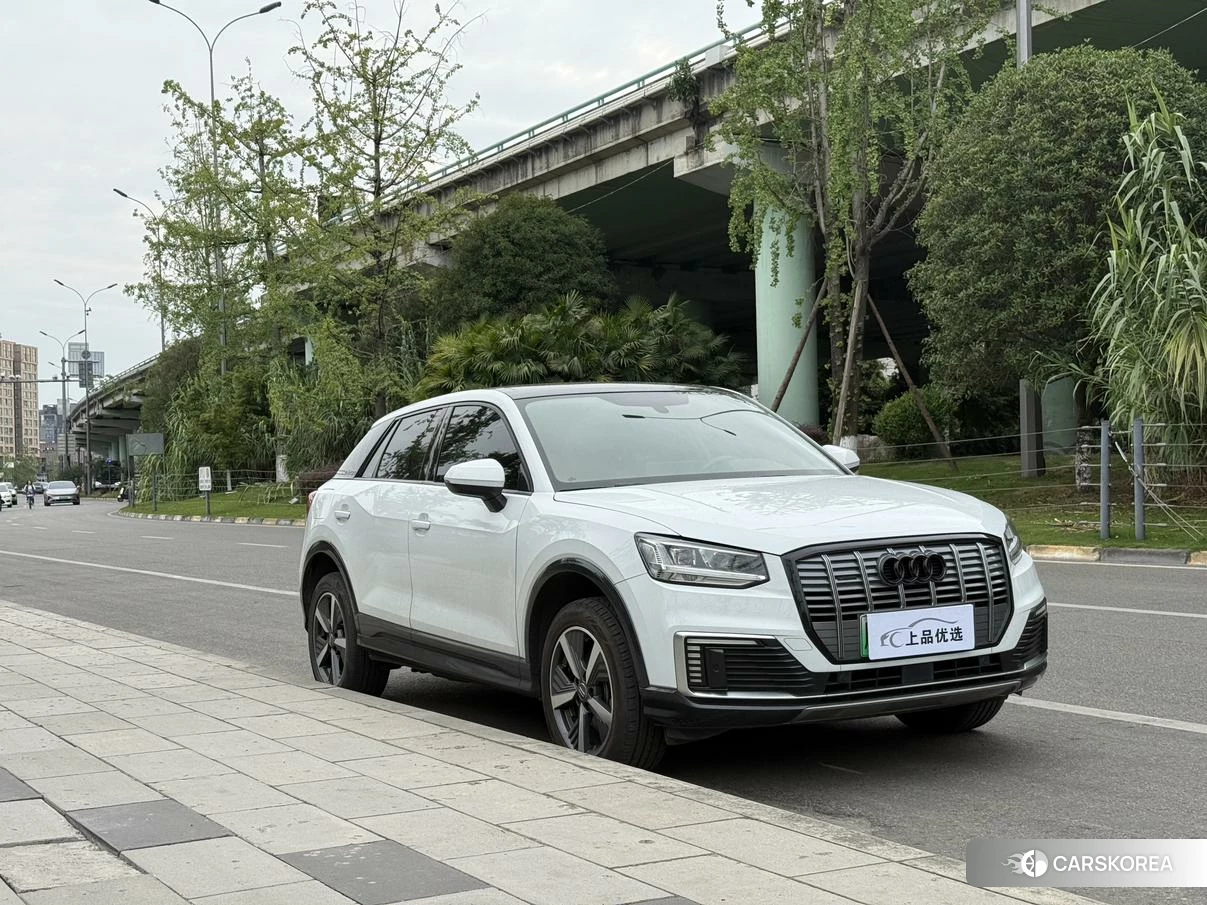 Audi Q2L e-tron 2019 Белый из Китая, фото 3