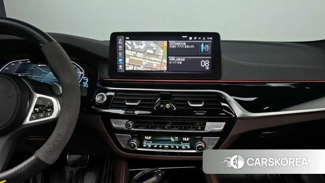 BMW 5 Series (G30) 2023 Белый из Кореи, фото 3