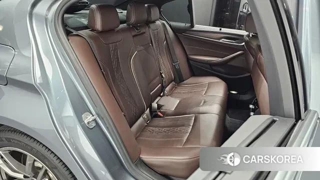 BMW 5 Series (G30) 2018 Цвет галактики из Кореи, фото 3