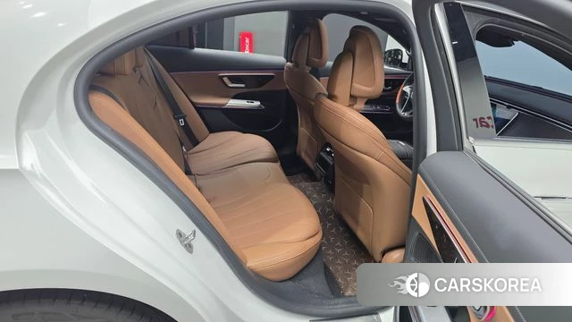 Mercedes-Benz E-Class W214 2025 Белый из Кореи, фото 3