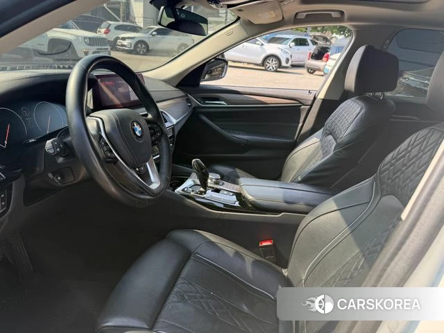 BMW 5 Series (G30) 2019 Жемчужный цвет из Кореи, фото 3
