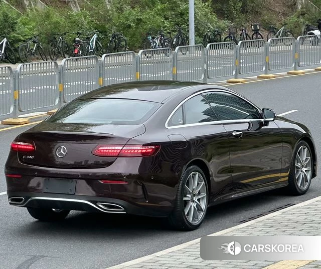 Mercedes-Benz E-class (imported) 2022 Коричневый из Китая, фото 3