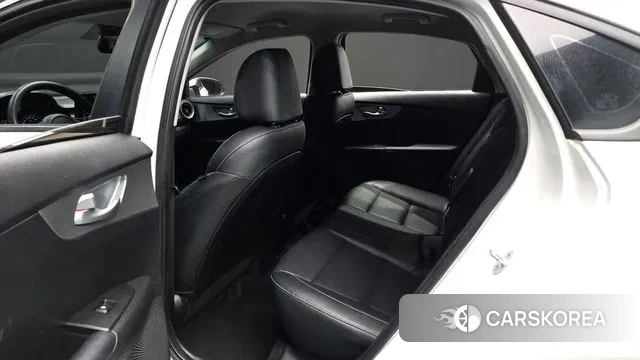 Kia The New K3 2nd generation 2022 Белый из Кореи, фото 3