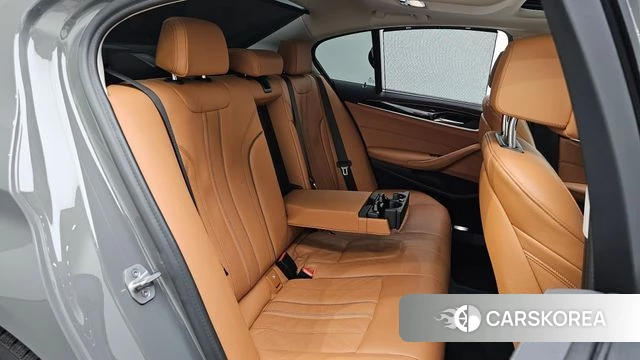 BMW 5 Series (G30) 2022 Серебристо-серый из Кореи, фото 3