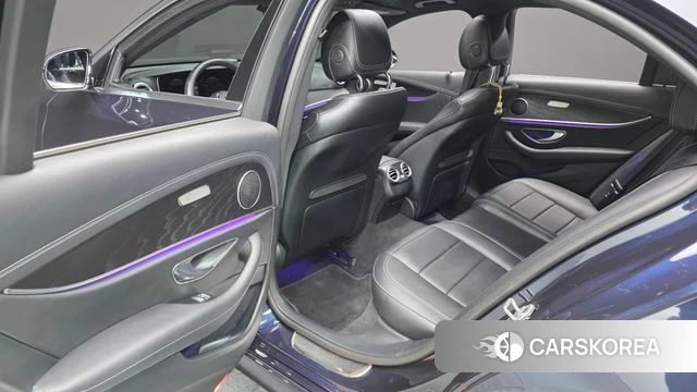 Mercedes-Benz E-Class W213 2022 Синий из Кореи, фото 3