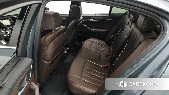 BMW 5 Series (G30) 2019 Серебристо-серый из Кореи, фото 3
