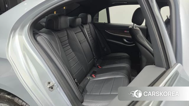 Mercedes-Benz E-Class W213 2021 Серебряный из Кореи, фото 3