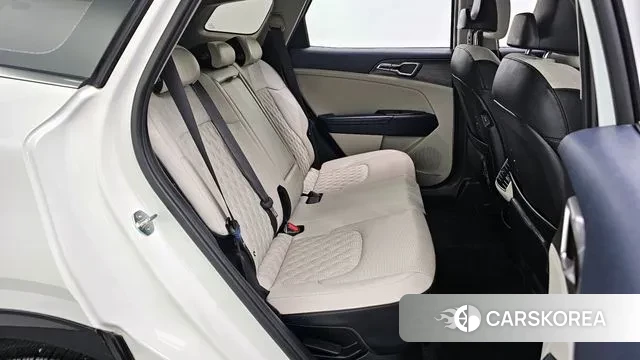Kia Sportage 5th Generation Hybrid 2023 Белый из Кореи, фото 3
