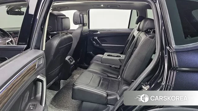 Volkswagen Tiguan Allspace 2023 Черный из Кореи, фото 3