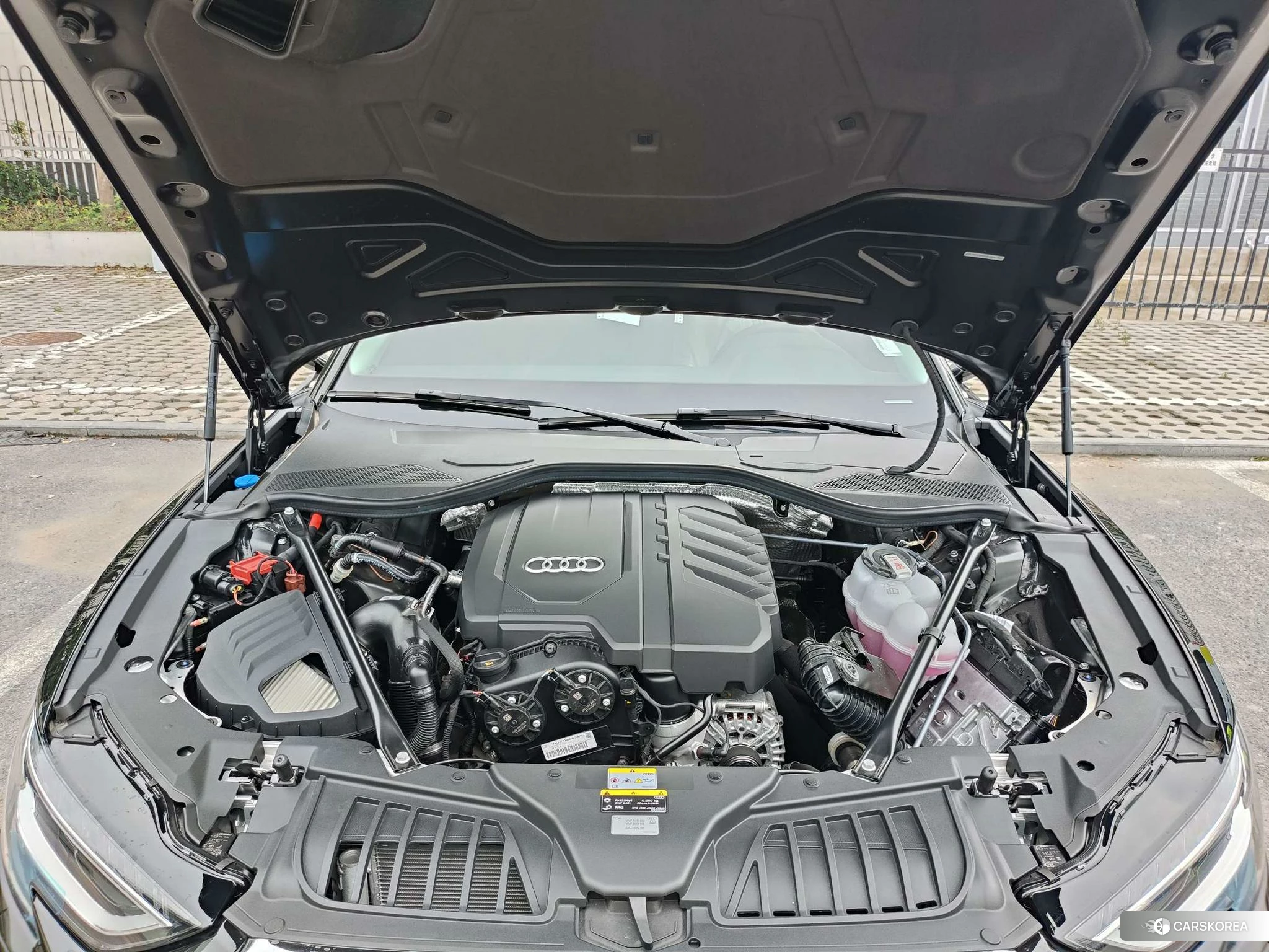 Audi A8 2024 Черный из Китая, фото 3