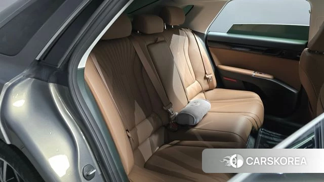 Hyundai Grandeur Hybrid (GN7) 2023 Серебристо-серый из Кореи, фото 3