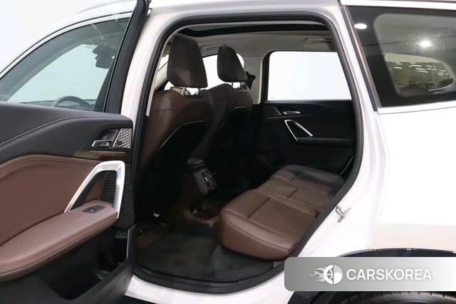 BMW iX1 2024 Белый из Китая, фото 3