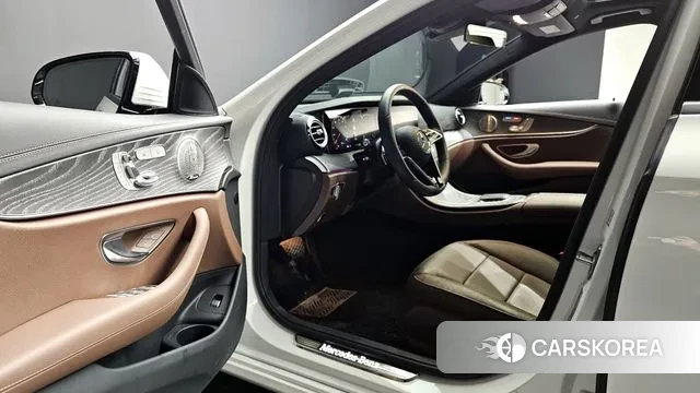 Mercedes-Benz E-Class W213 2022 Белый из Кореи, фото 3