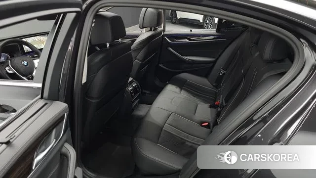 BMW 5 Series (G30) 2023 Серый из Кореи, фото 3