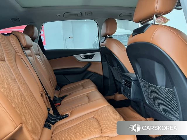 Audi Q7 2022 Черный из Китая, фото 3