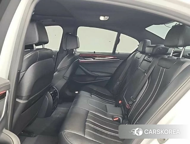 BMW 5 Series (G30) 2022 Белый из Кореи, фото 3