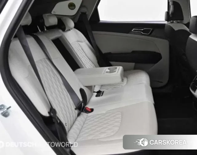 Kia Sportage 5th Generation Hybrid 2023 Белый из Кореи, фото 3