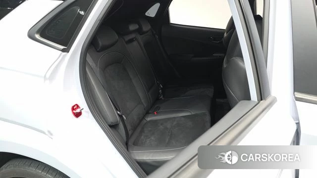 Hyundai The New Kona 2022 Светло-серебряный цвет из Кореи, фото 3