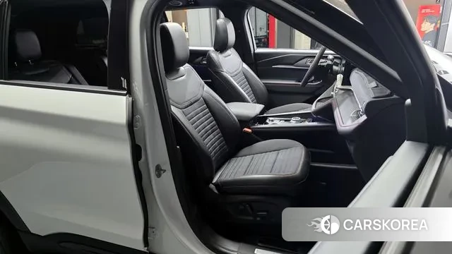 Ford Explorer 6th Generation 2025 Белый из Кореи, фото 3