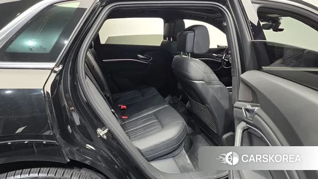 Audi e-Tron 2021 Черный из Кореи, фото 3