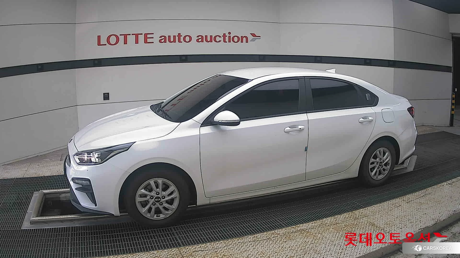 Kia K3 2021 Snow White Pearl из Кореи, фото 3