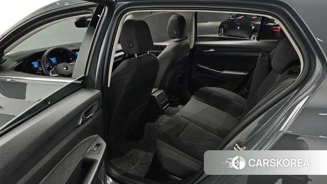 Volkswagen Golf 8th Generation 2022 Серый из Кореи, фото 3