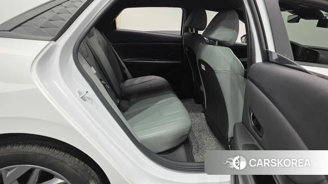 Hyundai The New Avante (CN7) 2023 Белый из Кореи, фото 3