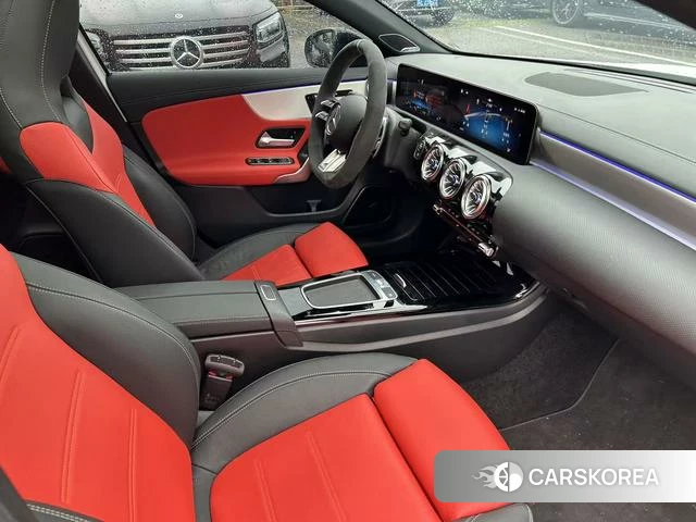 Mercedes-Benz Class A AMG (imported) 2024 Белый из Китая, фото 3