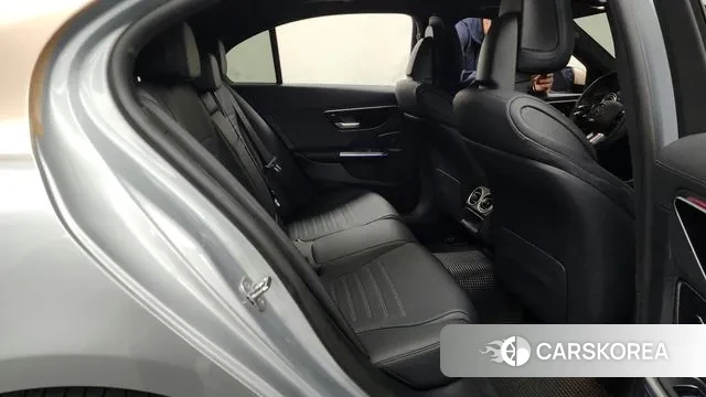 Mercedes-Benz C-Class W206 2023 Светло-серебряный цвет из Кореи, фото 3