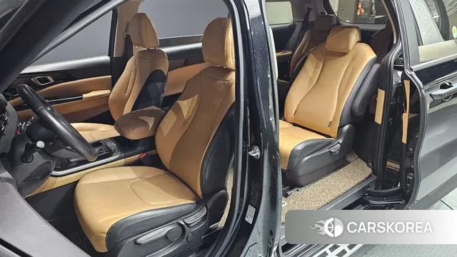 Kia Carnival 4th generation 2023 Черный из Кореи, фото 3