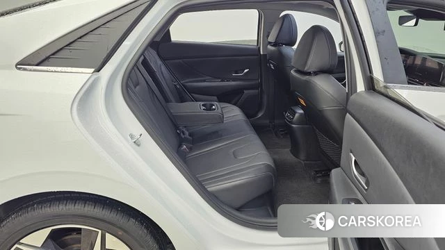 Hyundai Avante Hybrid (CN7) 2023 Белый из Кореи, фото 3