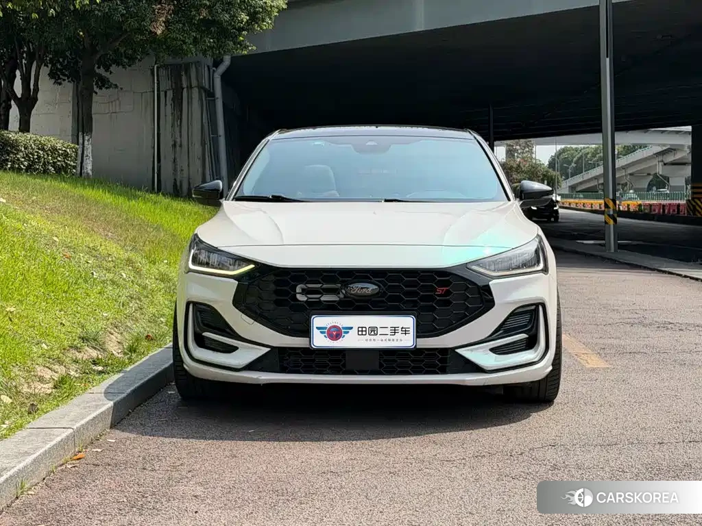 Ford Focus 2023 Белый из Китая, фото 3