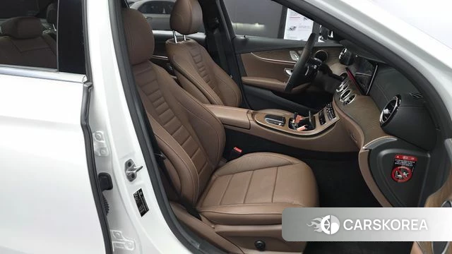 Mercedes-Benz E-Class W213 2022 Белый из Кореи, фото 3