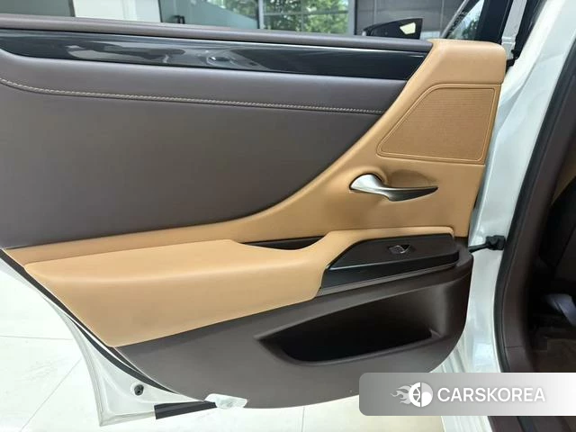 Lexus ES 2021 Белый из Китая, фото 3
