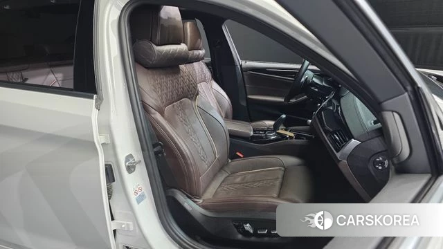 BMW 5 Series (G30) 2022 Белый из Кореи, фото 3