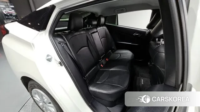 Toyota Prius 4th Generation 2019 Белый из Кореи, фото 3