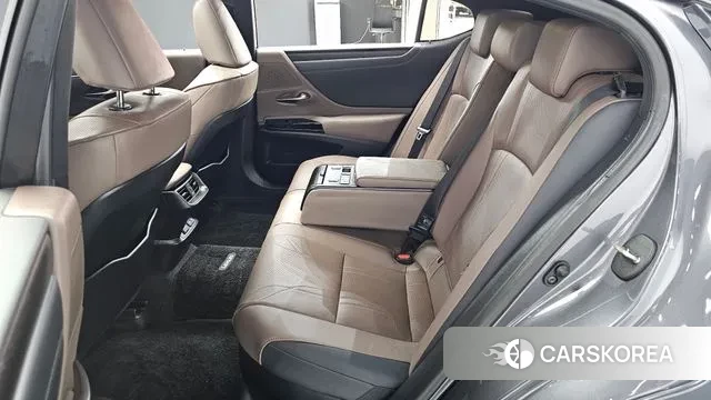 Lexus ES300h 7th generation 2023 Серый из Кореи, фото 3