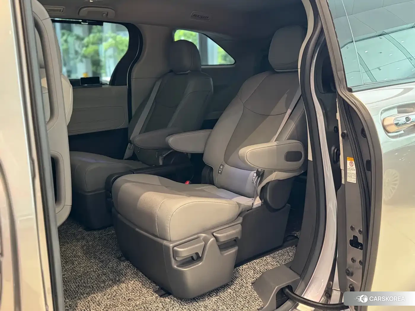 Toyota Sienna 2022 Silver/gray из Китая, фото 3