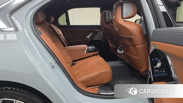 BMW 7 Series (G70) 2024 Серый из Кореи, фото 3