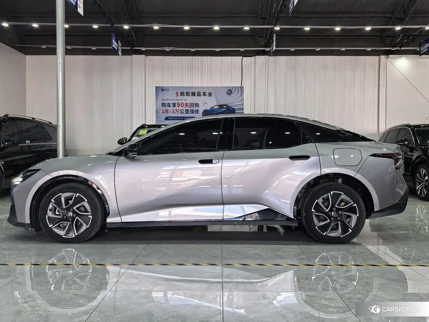 Toyota bZ3 2024 Silver/gray из Китая, фото 3