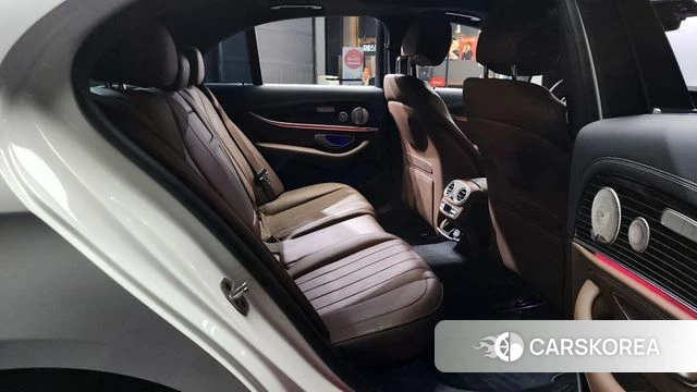 Mercedes-Benz E-Class W213 2022 Белый из Кореи, фото 3