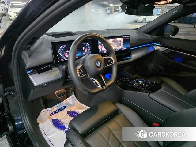 BMW 5 Series (G60) 2024 Черный из Кореи, фото 3