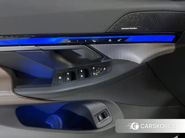 BMW 5 Series (G60) 2023 Серый из Кореи, фото 3